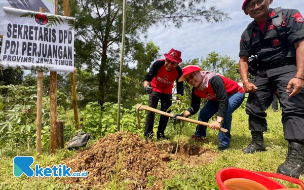 PDIP Jatim Tanam 2.500 Bibit Pohon di Wisata Paralayang