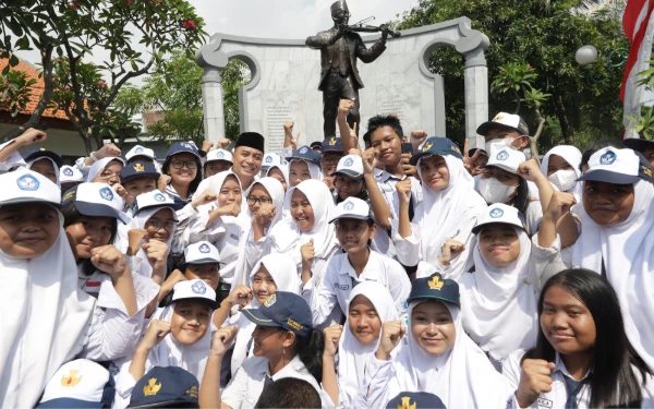 Thumbnail Deep Learning dan Realita Kekurangan Guru, Mungkinkah Terwujud di Surabaya?