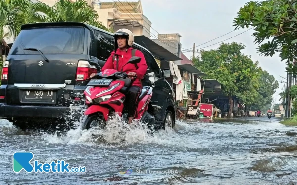 Warga Kecamatan Candi Sidoarjo Keluhkan Banjir, Akibatkan Sekolah Libur sampai Ancaman Ular Kobra