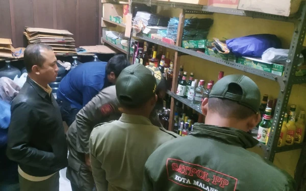 Thumbnail Operasi Jelang Ramadhan, Satpol PP Kota Malang Amankan 717 Botol Minuman Keras