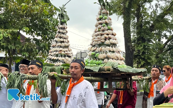 Ratusan Apem Dikirab Menyambut Ramadhan di Kawasan Pesarean Ki Ageng Gribig