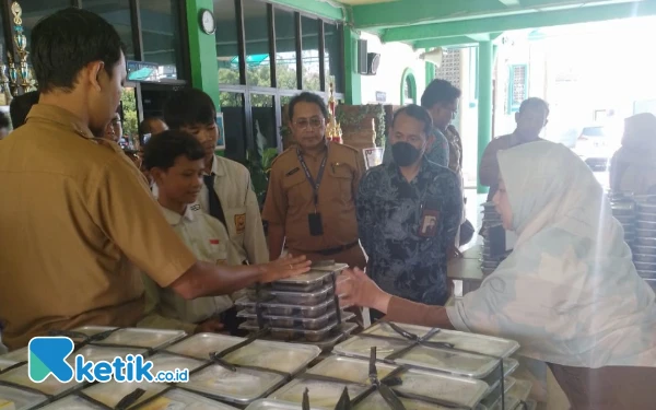 Thumbnail MBG di SMP Negeri 13 Surabaya Basi, Ini Catatan Ombudsman Jatim