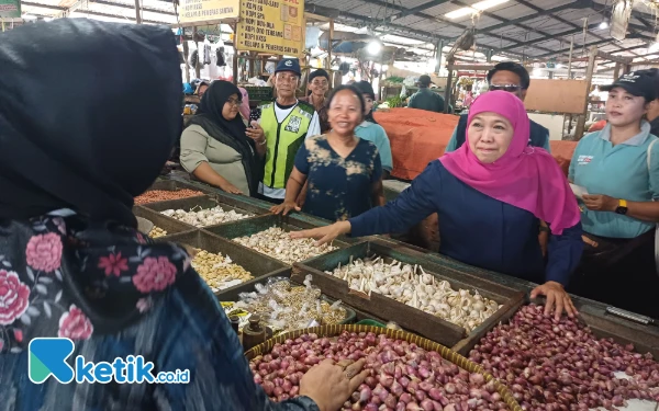 Thumbnail Jelang Ramadhan Harga Bahan Pokok Merangkak Naik, Khofifah Pastikan Stok Aman