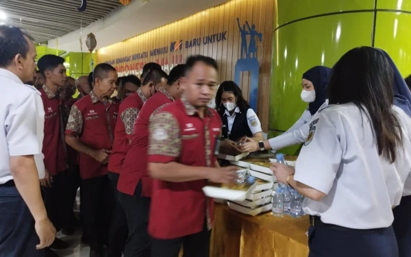 Thumbnail Ramadhan 2025, KAI Services Siap Gelar Program Bukber Bareng 1000 Porter di 8 Stasiun