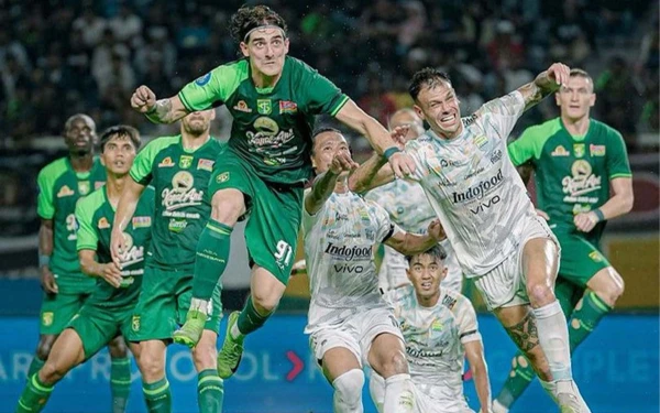 Thumbnail Tiga Fakta Menarik saat Persebaya Cukur Persib 4-1 di GBT, Tribute to Bejo Bikin Haru