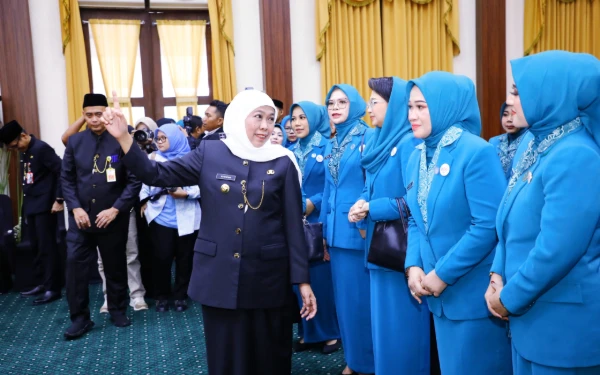 Thumbnail Hadiri Pelantikan 36 Ketua TP PKK dan Posyandu se-Jatim, Ini Pesan Khofifah