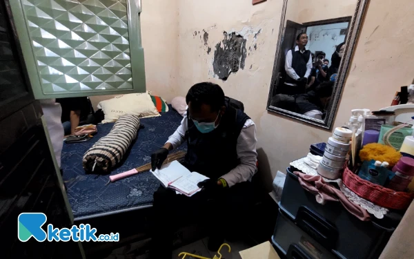 Thumbnail Kurir 15 Kg Sabu Ditangkap, BNNP Jatim Geledah 4 Titik di Surabaya dan Bangkalan