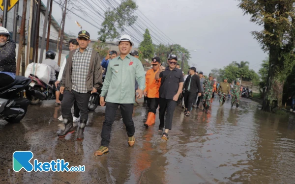 Thumbnail Meski Kewenangan Pemprov Jabar, Bupati Bandung Bertekad Bereskan Banjir Jalan Laswi-Cidawolong