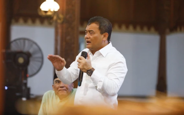 Thumbnail Target Jalan Mulus dalam 15 Hari Demi Mudik Nyaman, Gubernur Jateng: Ini Instruksi, Bukan Program