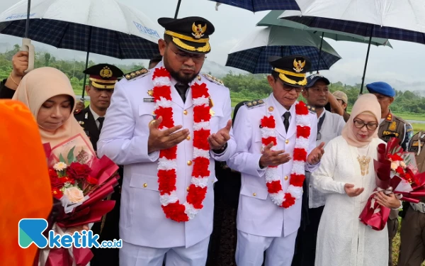 Thumbnail Pemenang Pilkada Halsel 2024 Hasan Ali Bassam Kasuba - Helmi Umar Muchsin Dijemput Ribuan Massa