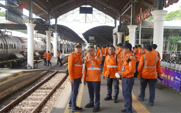 Thumbnail Angkutan Lebaran 2025, KAI Daop 8 Pastikan Jalur Surabaya hingga Mojokerto Aman