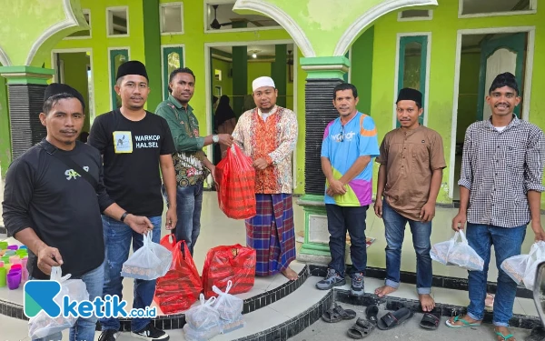 Thumbnail Warkop Halsel Beri Sentuhan Tentang Indahnya Berbagi di Bulan Ramadhan