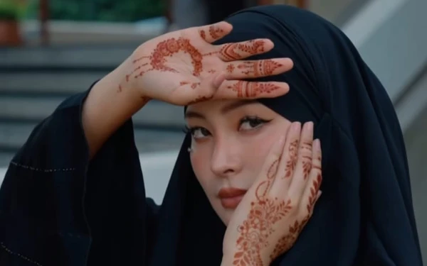 Thumbnail Bintang Film Dewasa Rae Lil Black Mualaf, Hidayah Ramadhan