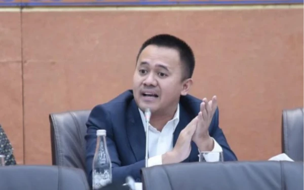 Thumbnail Tak Cukup Hanya Minta Maaf, DPR RI Minta Pertamina Bagikan Pertamax Gratis