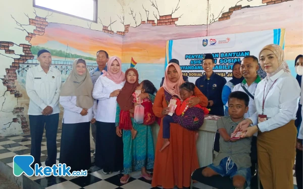 Wabup Situbondo Serahkan Bantuan ASPD untuk Penyandang Disabilitas Berat