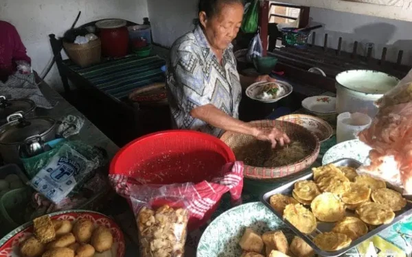 Thumbnail Berita - Warung Mbok Marem, Pecel Legendaris di Kabupaten Blitar