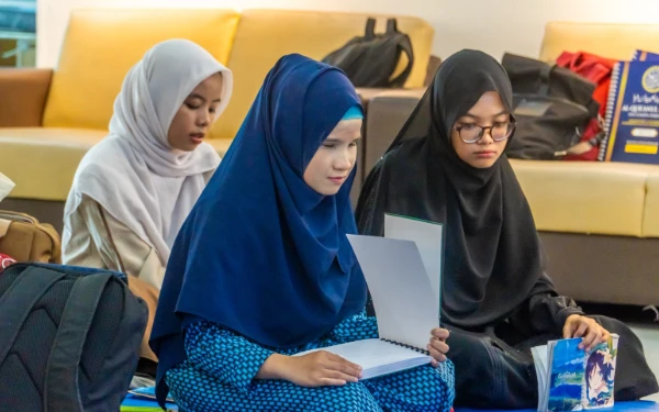 Thumbnail Berita - Unesa Gelar Belajar Mengaji Braille, Wujud Inklusi dan Berbagi Berkah di Bulan Ramadhan