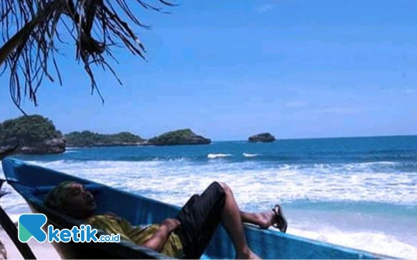 Thumbnail Berita - Pantai Peh Pulo, Sajikan Nuansa Raja Ampat di Blitar Selatan