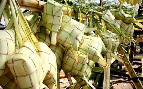 5 Langkah Mudah Membuat Ketupat, Semua Orang Bisa