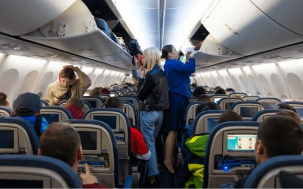 Thumbnail Berita - Pertama Kali Naik Pesawat, Simak Tips Ini Agar Tak Mual