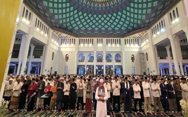 Thumbnail Gelar Sholat Qiyamul Lail, Masjid Al Akbar Surabaya Siapkan Area Berkapasitas 40 Ribu Jemaah