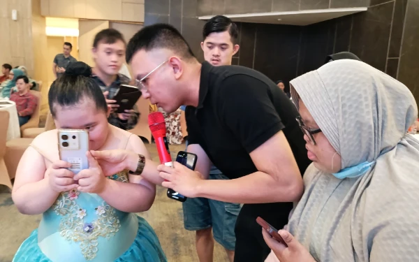 Thumbnail Dukung Inklusi, Java Paragon Latih Anak Down Syndrome Jadi Kreator Digital