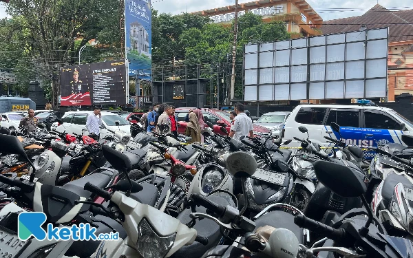 Thumbnail LBH Dampingi Pengambilan Kendaraan Demonstran di Polresta Malang Kota Pascademo UU TNI