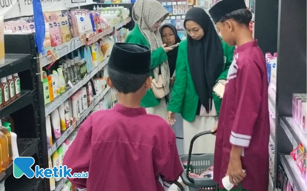 Thumbnail Kegembiraan Puluhan Anak Yatim Piatu Belanja dan Bermain Gratis di Citiplaza Bondowoso