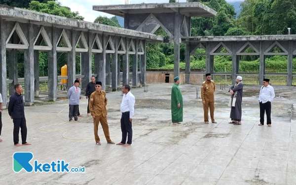 Thumbnail Berita - [Berita Foto] Bassam-Helmi Keliling Masjid Agung Alkhairaat Bareng Habib Sayyid Alwi bin Saggaf Aljufri
