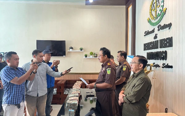 Thumbnail Berita - Bekas Wabup Bondowoso Kembalikan Uang Hasil Dugaan Korupsi, Kajari: Masih Kurang