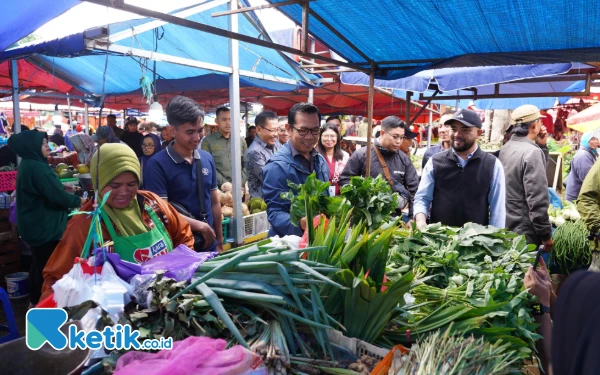 Thumbnail ‎Sidak Pasar Among Tani, Wali Kota Batu Temukan Harga Daging Naik Jelang Lebaran 2025