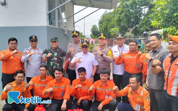 Thumbnail Berita - Bupati Blitar Tinjau Rumah Bantuan Korban Banjir dan Perlintasan Kereta Api