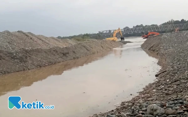 Thumbnail Berita - Respons Cepat, Pemkab Nagan Raya Keruk Irigasi untuk Aliri Air ke Sawah Petani