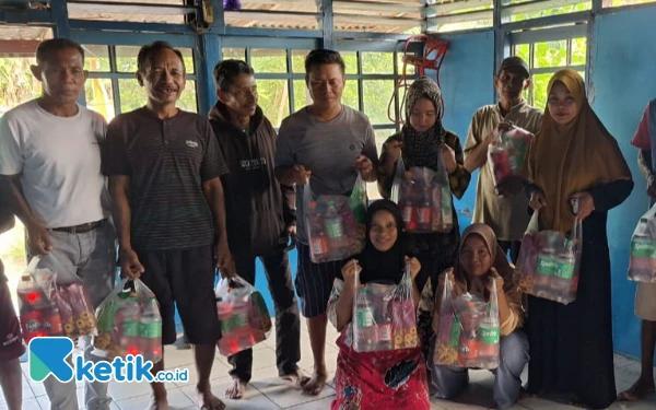 Thumbnail Pemdes Kupal Bacan Halsel Bagikan Paket Lebaran ke Perangkat Desa, BPD Imam, dan Badan Syariah