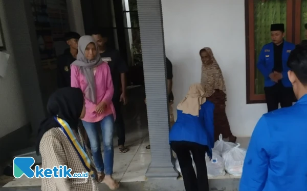 Thumbnail Berita - Kumpulkan Rp7,4 Juta, PMII Pacitan Salurkan Donasi ke Petungsinarang