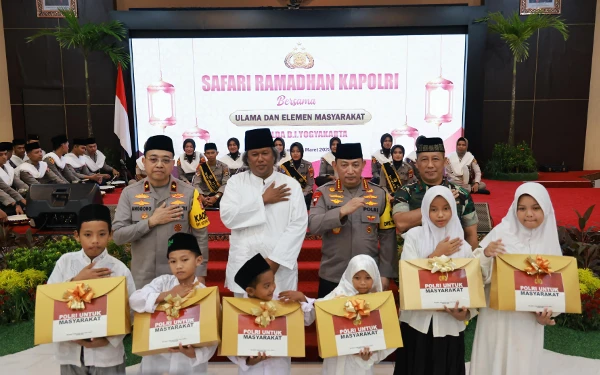 Thumbnail Berita - Hadiri Safari Ramadhan di Polda DIY, Kapolri Tekankan Pentingnya Pererat Hubungan TNI-Polri