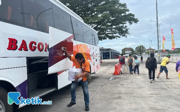 Thumbnail H-2 Lebaran, Kernet Bus Malang-Surabaya Keluhkan Sepi Penumpang