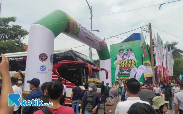 Thumbnail Berita - Rutin Ikut Mudik Gratis Pemprov Jatim, Ari Rasakan Perbedaannya