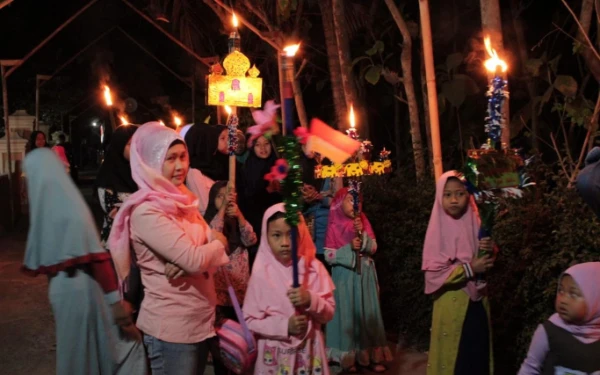 Thumbnail Berita - Pakar Unair Sebut Malam Takbiran Tak Hanya Euforia Namun Sejarah