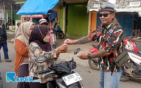 Thumbnail Ramadhan Berkah, Laskar Merah Putih Pemalang Bagikan 800 Takjil