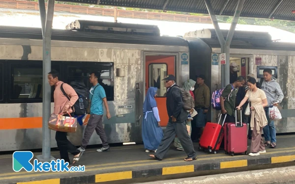Thumbnail Berita - 10 Hari Masa Angkutan Lebaran, Daop 8 Surabaya Catat 406 Ribu Penumpang