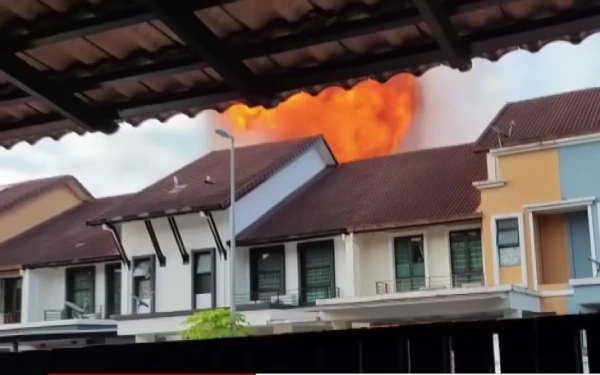 Pipa Gas Petronas Malaysia Terbakar di Hari Kedua Lebaran, 112 Orang Terluka