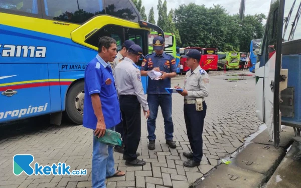 Jumlah Pemudik H+1 Naik di Terminal Purabaya, Dominan Bus AKDP