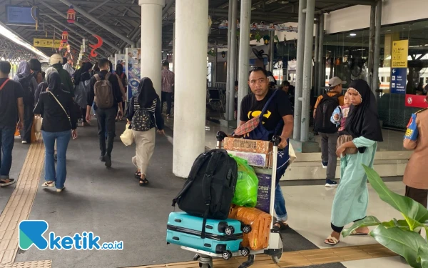 Thumbnail Berita - Tercatat 44 Ribu Penumpang KAI Daop 8 di H+2 Lebaran 2025