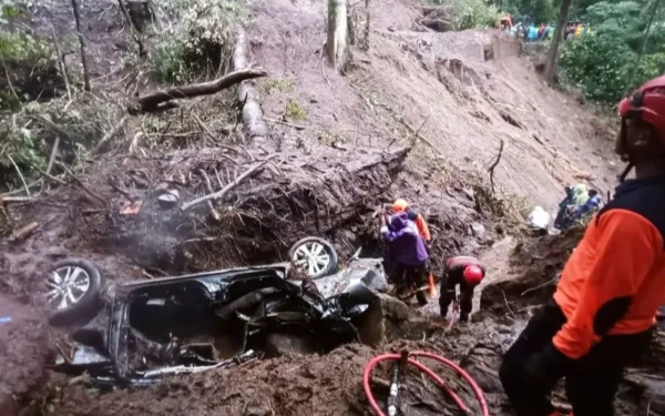 Thumbnail Berita - Pencarian Korban Longsor Pacet Dilanjutkan, 1 Korban Terindentifikasi
