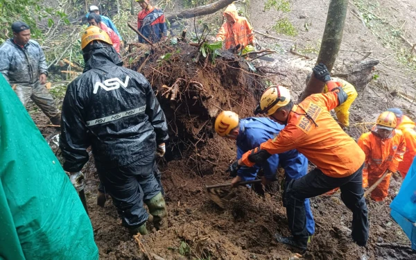 Longsor Cangar, Jenazah Sopir Mini Bus Ditemukan
