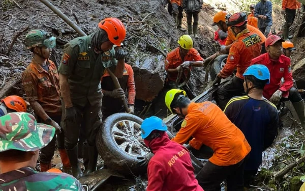 Thumbnail Berita - Pencarian Selama 2 Hari, Tim SAR Temukan 10 Korban Longsor Cangar