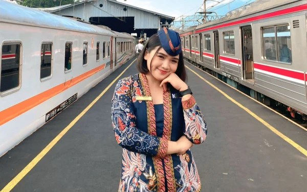Thumbnail Berita - Dedikasi Chinta Tiffani, Perjalanan Hidup dan Kiprahnya sebagai Pramugari KAI yang Menginspirasi