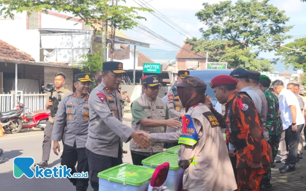 Thumbnail Berita - Pastikan Jalur dan Tempat Wisata Aman, Kapolda Jatim Pantau Lalu lintas Kota Batu