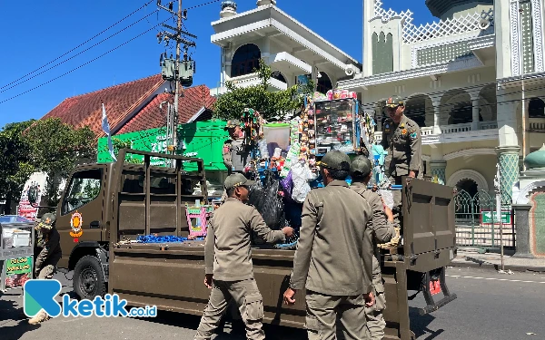 Thumbnail Penataan PKL di Alun-Alun Merdeka Malang Perlu Revisi Perda